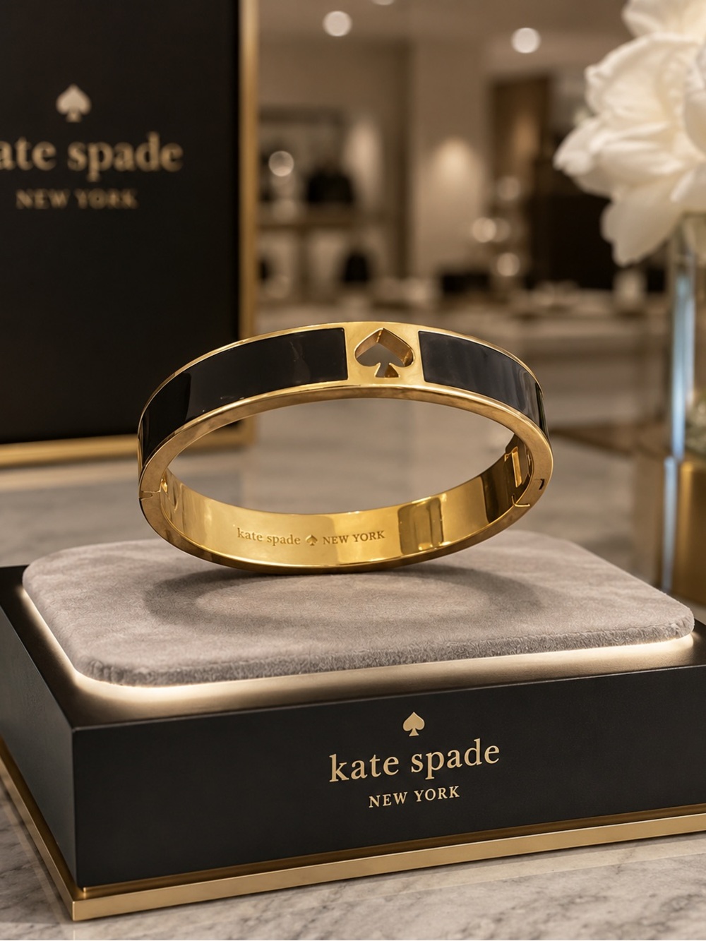 2015 KATE SPADE BLACK ENAMEL PUNCH SPADE BANGLE BRACELET
